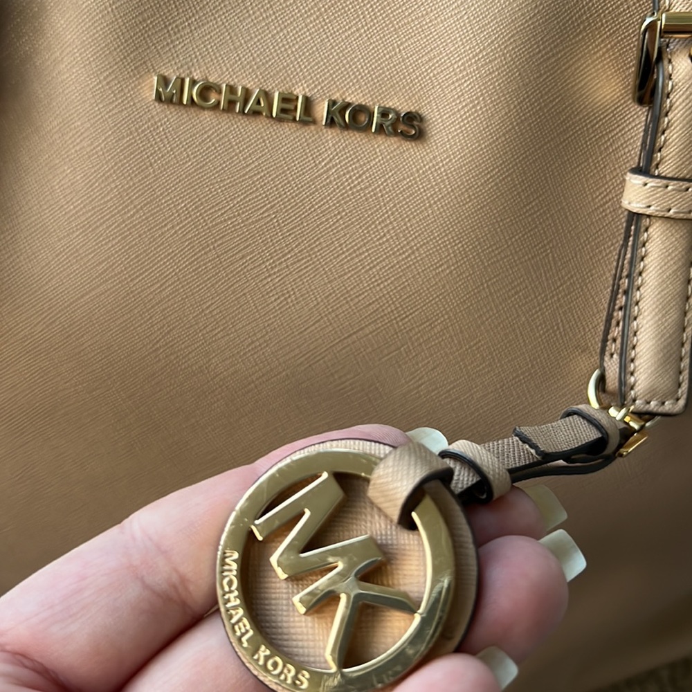Michael Kors bundle of 2 Leather Bags - Picture 4 of 13